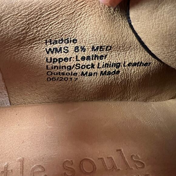 Gentle Souls Kenneth Cole Haddie Patent Leather Sneakers  Navy Blue Size 8.5M - Picture 3 of 10